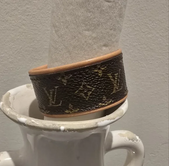 Louis Vuitton Gold and Brown Bracelet never worn - Picture 3 of 12